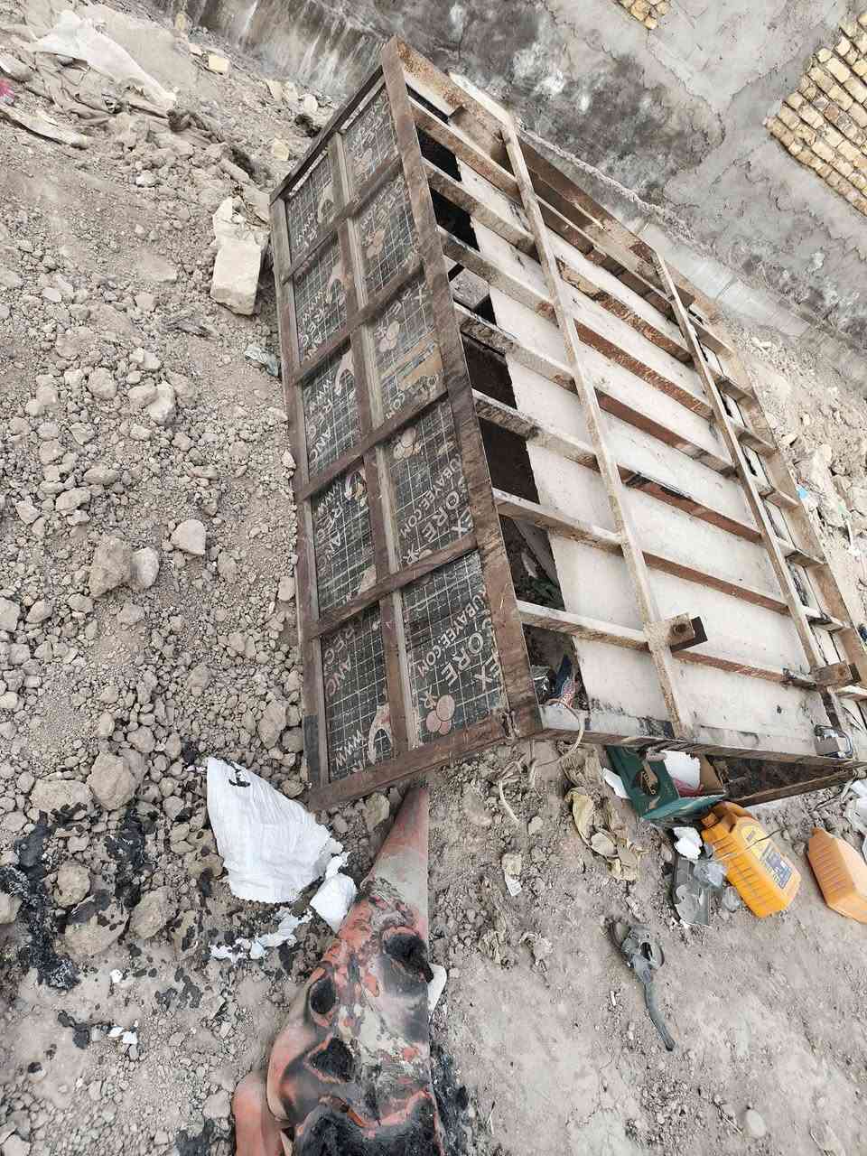 سلام عليكم   بدي لبيع   مكاني حله  سعر عل رقم ***********
