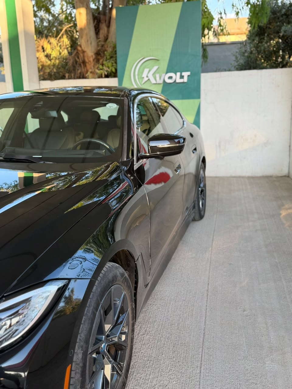 فقط للبيع
BMW i4 eDrive35 

السعر 290

موديل 2024 

السيارة كهرباء بلكامل 

ماشية - 15665الف

.

‏‎بطارية ليثيوم ايون بسعة البطارية 84 (KWH) تقطع في الشحنة الواحدة ما يقارب الـ 500 كيلومتر

‏‎مدخلين شحن AC / Dc

‏‎الاضافات:

‏‎• فتحة سقف

‏‎• هاند بريك كهرباء مع نظام اوتوهولد

‏‎• عدة انظمة قيادة: Comfort / Sport / Eco Pro 

‏‎• هاند بريك كهرباء HOLD AUTO

‏‎• مقاعد جلدية فاخرة: كهربائية مع ذاكرة تخزين وضعية الجلوس

‏‎• تزيينات كاربون فايبر داخلية

‏‎• شاشة ثنائية منحنية مقاس 14.9 بوصة لنظام المعلومات والترفيه و 12.3 بوصة لشاشة السائق

‏‎• الشاشة تدعم التحكم بالأوامر الصوتية واللمس وإيماءات اليد Gesture Control وتدعم آبل كاربلاي وأندرويد أوتو

‏‎• ماوس للتحكم بالشاشة

‏‎• نظام ملاحة Navigation

‏‎• شاحن لاسلكي للهواتف المحمولة Wireless Charger

‏‎• بلوتوث / نقطة اتصال وايرلس WiFi Hotspot

‏‎• مخارج USB / AUX

‏‎• نظام الرؤية المحيطة 360 درجة بخاصية الـ 3D 

‏‎• تشغيل بدون مفتاح Keyless go

‏‎• نظام الدخول من غير مفتاح Keyless entry

‏‎• حساسات امامية وخلفية

‏‎• نظام تحذير من مغادرة المسار Lane Departure Warning

‏‎• نظام تحذير تغيير المسار Lane Change Warning

‏‎• مساعد الانتباه Attention Assistant

‏‎• مساعد اليقظة Attentiveness assistant

‏‎• نظام تحذير السرعة Speed Warning

‏‎• نظام تدخل التوجيه الذي يساعد في تعديل اتجاه السيارة تلقائيًا للحفاظ على المسار Steering Intervention

‏‎• نظام التحذير من الاصطدام الأمامي والخلفي Forward & Rear Collision Warning

‏‎• مانع انزلاق

‏‎• مثبت سرعة Cruise Control

‏‎• تحكم كامل في المقود مع أوامر صوتية

‏‎• غيارات عالستيرنج Paddle Shifters

‏‎• طارة مدفأة

‏‎• اضاءة ليد داخلية متعددة الألوان Ambient lighting

‏‎• اضاءة ترحيبية

‏‎• أضوية ليزر BMW Laser lights

‏‎• ليد BMW LED headlights

‏‎• مصابيح نهاريةLED ‎

‏‎• مصابيح خلفيةLED ‎

‏‎• جنطات قياس 19 انش

‏‎• مرايا كهرباء

‏‎• مرايا قابلة للطي كهربائيا مع اشارات انعطاف

‏‎• مكيف خلفي منفصل

‏‎• الضرار الباب الخلفي وباب امامي

‏‎•ايربك سقف فقط 

اربيل  . 📍 

مرقم كامل .السعر 290 بي مجال

التوصل 

***********
