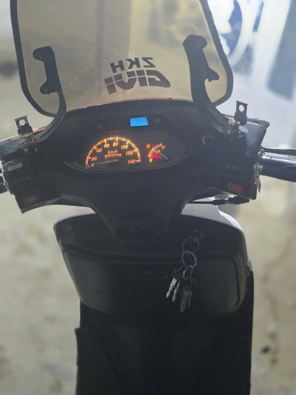 السلام عليكم دراجه فراشه فضائي مكفوله من كلشي شغاله على اخر شي كهربائيات دبلات امامي خلفي كلجات كابريته كله وضع شركه دشبول طوافه بانزين شغال كيج سرعه شغال  جامه الاماميه اضافه مني سرعه 100 تقفل سعر 500 وبيها مجال *********** بي وقت اذا مو سلف واحد او هندر واحد دراجه ترجع  كامله على اخر شي
