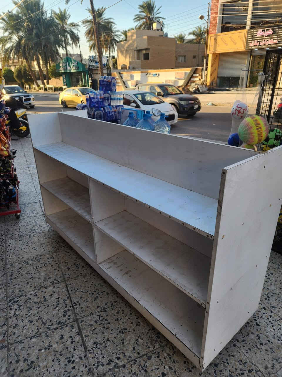 رف خشب عرض مترين ارتفاع متر وسطي ٢جانب مكان بغداد *********** سعر مناسب
