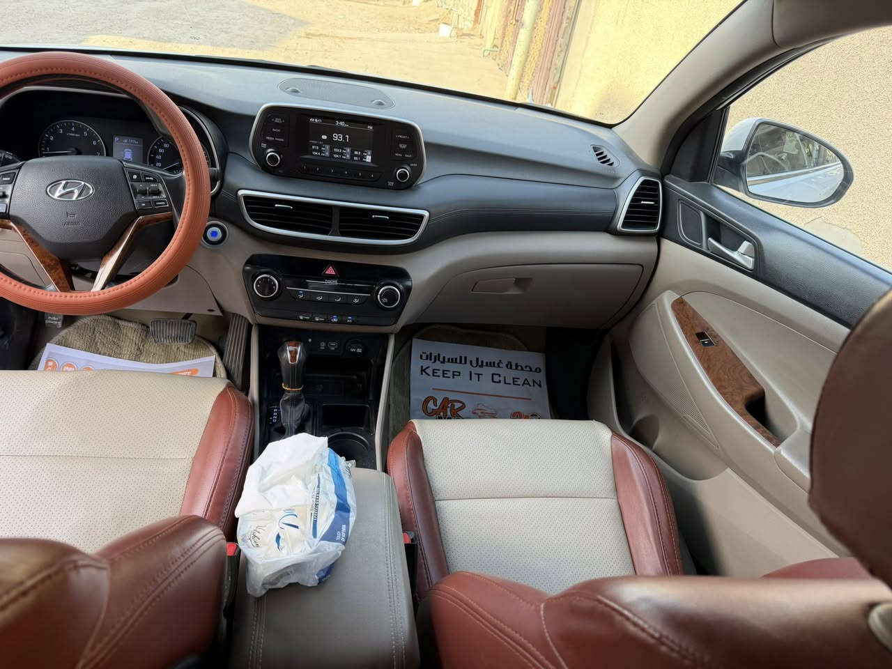 السلام عليكم
توسان للبيع شركة الكاصد 
موديل 2019
حساسات امامي خلفي 
كامرة خلفي 
مري شفط ترحيب
داخل جلد 
محرك 2000
ماشية 111 الف
السيارة مكفولة كفالة عامة ومابيها اي نقص 

مكلف بالنشر رقم صاحب السيارة 
*********** 
غير متواجد ع الفيس
