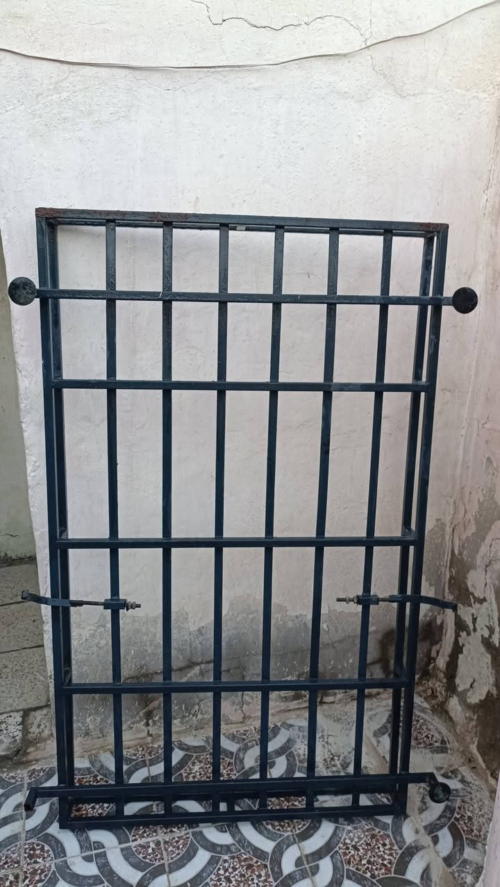 سوباية سيارة قياس(1.5×1م)
تستخدم فوق السيارة لنقل المواد
من الحديد السعر٦٠
***********
