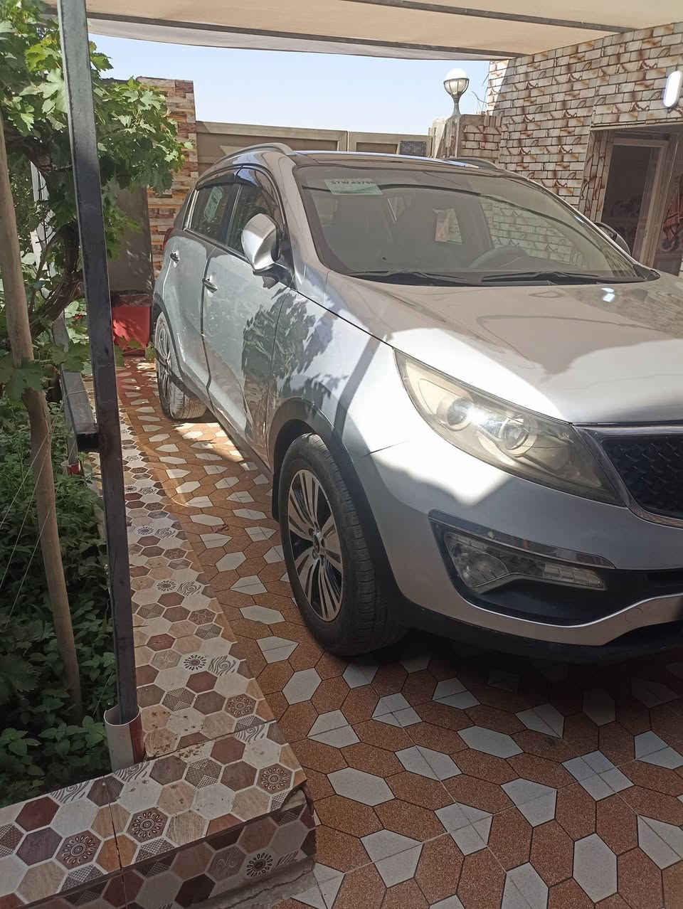 السلام عليكم كيا سبورتج موديل 15 خليجي  محرك 2000 بيه سونار ضمن الصور  گير ومحرك مكفولات لاتنقيص ولاتبخير تبريد ثلج منضومة جديدة تخم تاير مري شفط قمارة  بانورامة فتحة ماعدة البصمة مسؤول عن المداور تريد وكالة تريد ثاني يوم اداورلك معروضة 160 وبيه مجال خاص موجود واتس اب موجود ***********  مكان السيارة الديوانية مركز
