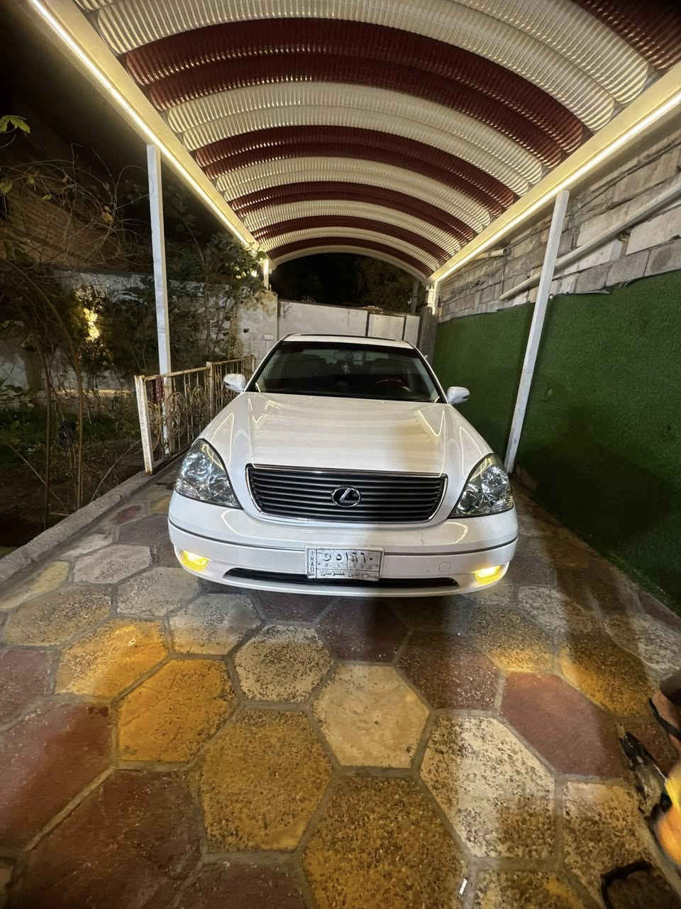 السلام عليكم لكزز 8سلندر 430Ls كير محرك مكفولات مكفوله كصه ونقل جثه فول مواصفات
بصمه مواصفات للاخير 
رقم صلاح الدين مداور مكاني البصره  بيه حادث بجم وتعمرت /الهاتف *********** السعر 85$
