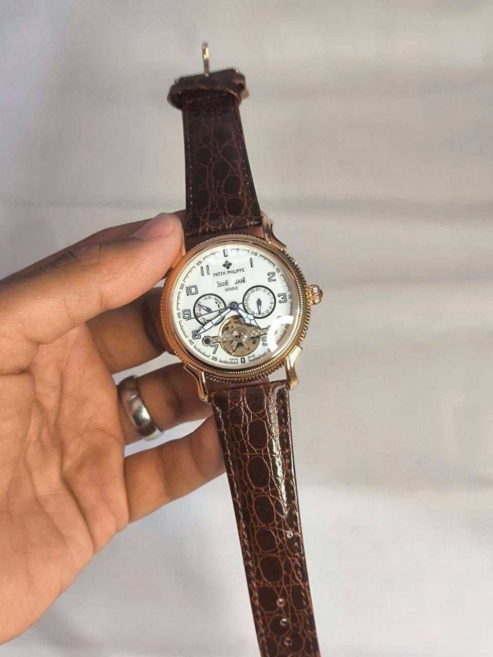 باتك فلب مال بالة موديل قديم وزنها ثقيل ضد الماء مكينتها اوتماتيك وتكويك تشتغل نظامين
غير مستخدمة نظافة ١٠٠٪؜ جديدة بالعلبة

قطر الساعة ٤٠ والسناتر شغالة كلها

السعر 75 الف مع التوصيل


**إذا كنت صاحب هذا الإعلان وتريد حذفه لأي سبب، رجاءا أرسل رسالة إلى الدعم الفني**