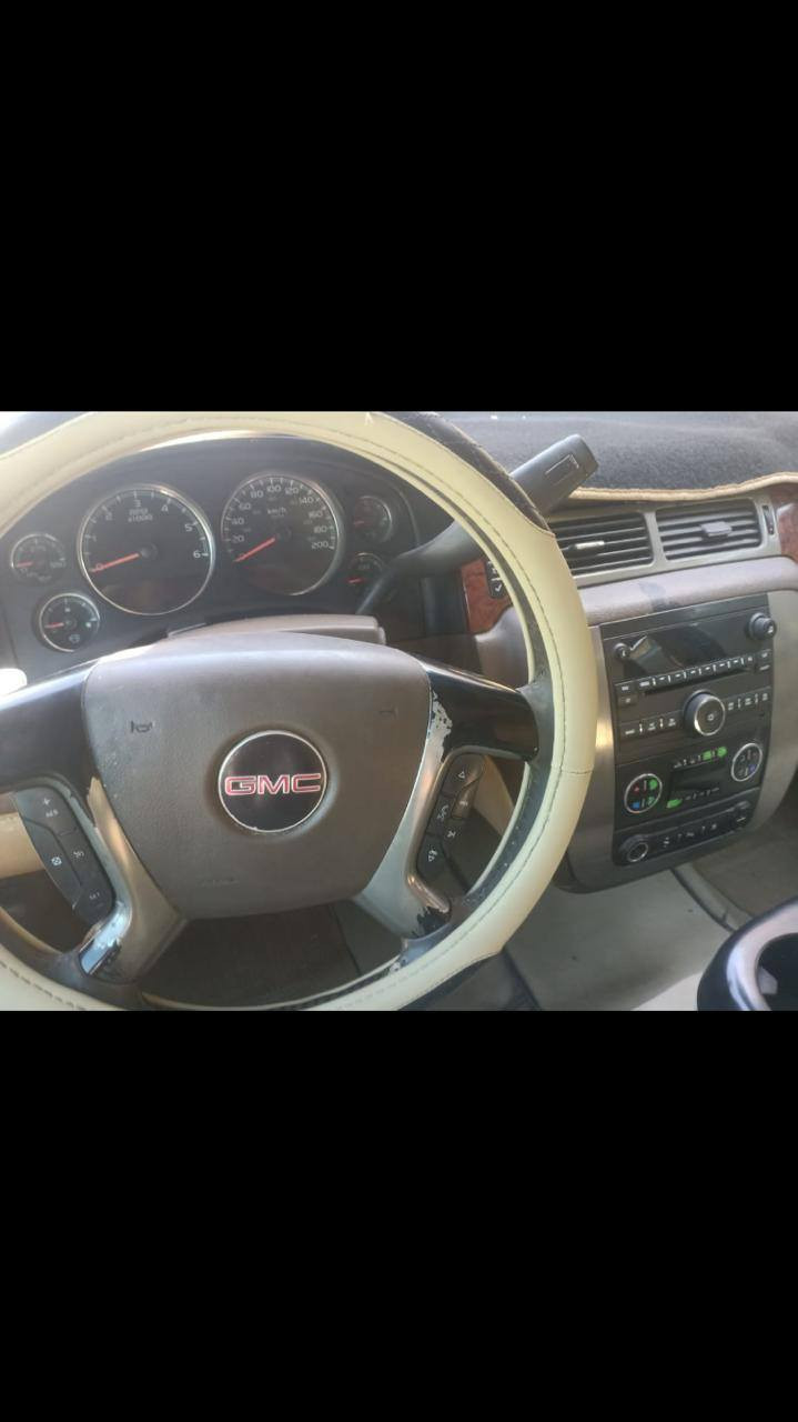 السلام عليكم 
رمضان كريم 
جمسي يوكن 2010 طبلة 6 برغي 
السيارة مصبوغة عام مكينة جديدة كير نضيف حدادية نضيفة تبريد شغال السعر 110 وقابل للتفاوض وللتفاصيل اكثر عن تحويل باسمك وتستلم غرامات مصفرة السيارة للاتصال ***********
