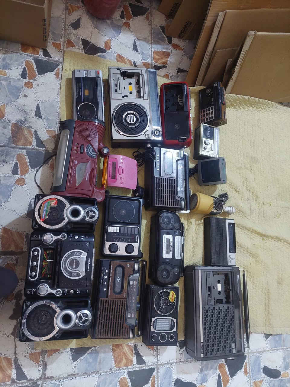 للبيع اجهزه شلع بيهن يشتغلن وبيهن عاطلات  ١٧ قطعه اليريدهن على الخاص او على الرقم ***********  مكاني كربلاء
