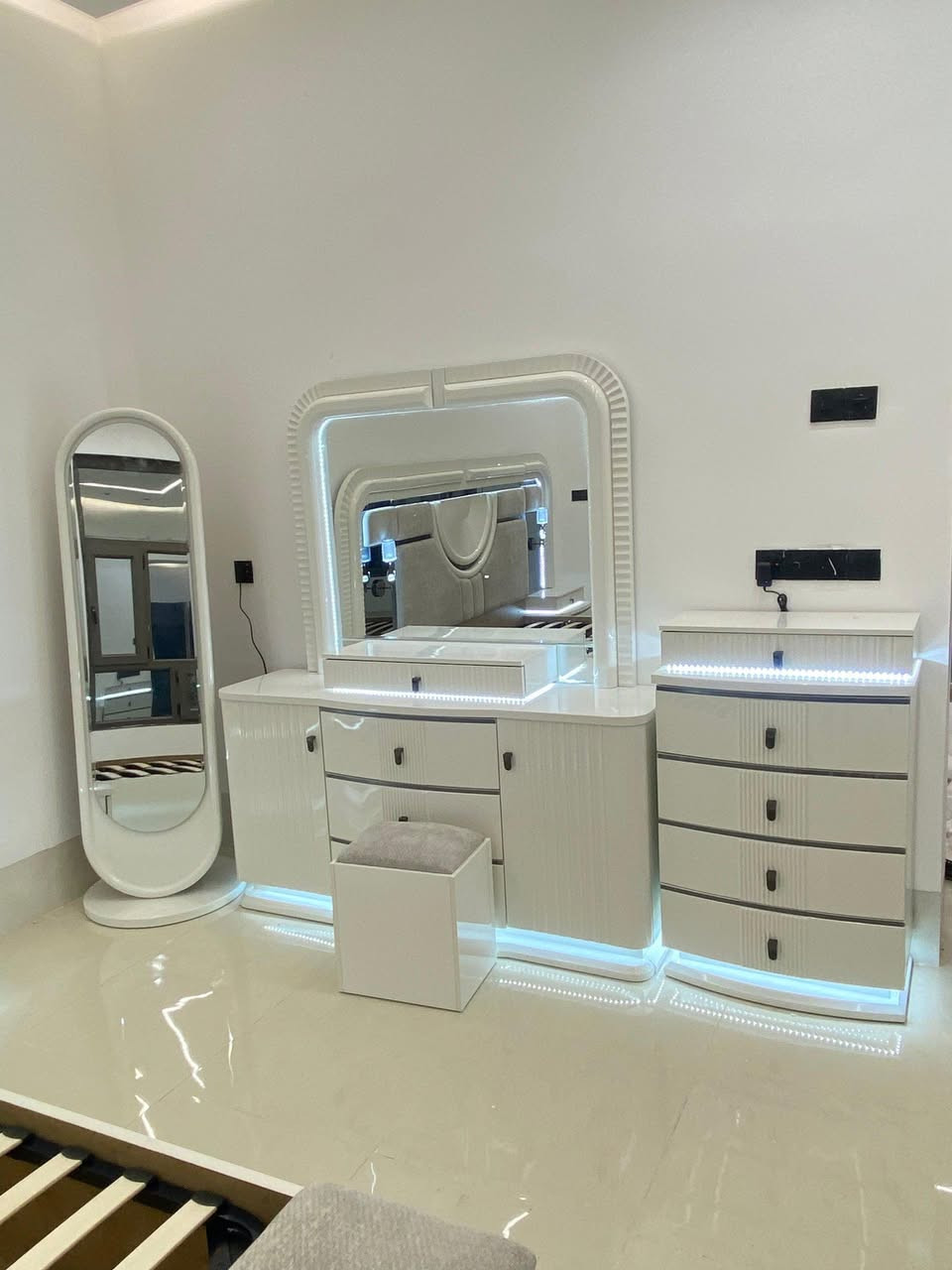 فتح وشد جميع انواع الغرف بسعر مناسب ***********واتساب واتصال
