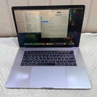 MacBook Pro 2018 Display 15" Core i9 Ram 16 GB SSD 512 GB GPU 4 GB الم...
