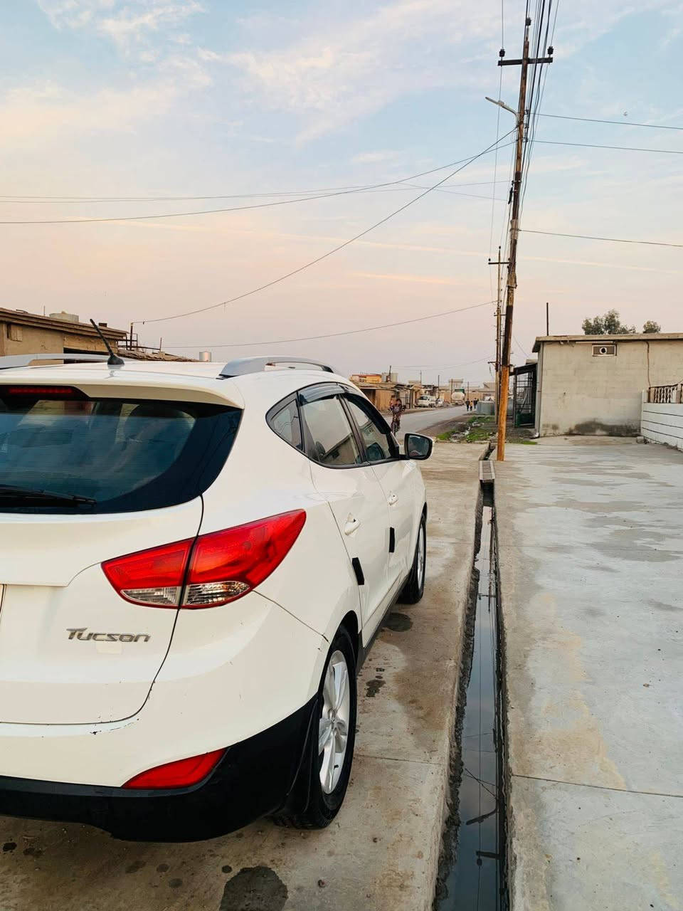 السلام عليكم
توسان للبيع 2011 رقم دهوك قديم سنوية ساقطة صارلها سنة 
الشرعي ساكن بدهوك يم المرور يحولك ايمت ما تريد
بيها صبغ بالونيد مثل ما موضح بالصورة . المحرك مفتوح شرط لا نفخ ولا صرف 
السعر 125 وبيها مجال 
للاستفسار ***********
المكان : ناحية الكوير موصل, نينوى
