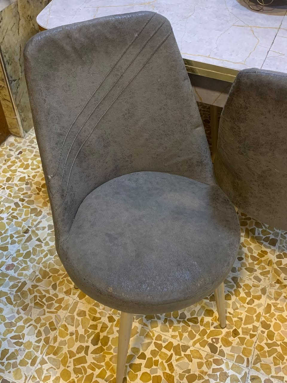 ميز طعام وساعه للبيع داخل الموصل
للاستفسار عالرقم 
***********
