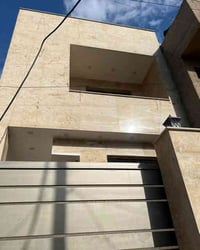 🔴دار حديث للبيع في الكرادة خارج🔴  ♦️المساحة 103 واجهة 5♦️  ✔️سنة البنا...