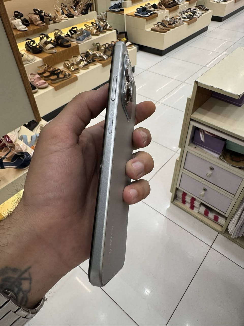 السلام عليكم انفنكس هوت A50
جهاز جديد كارتونه ويا مصار شهر من اخذته 
سعر ١٣٠ الف 
عنوان زيونه


**إذا كنت صاحب هذا الإعلان وتريد حذفه لأي سبب، رجاءا أرسل رسالة إلى الدعم الفني**