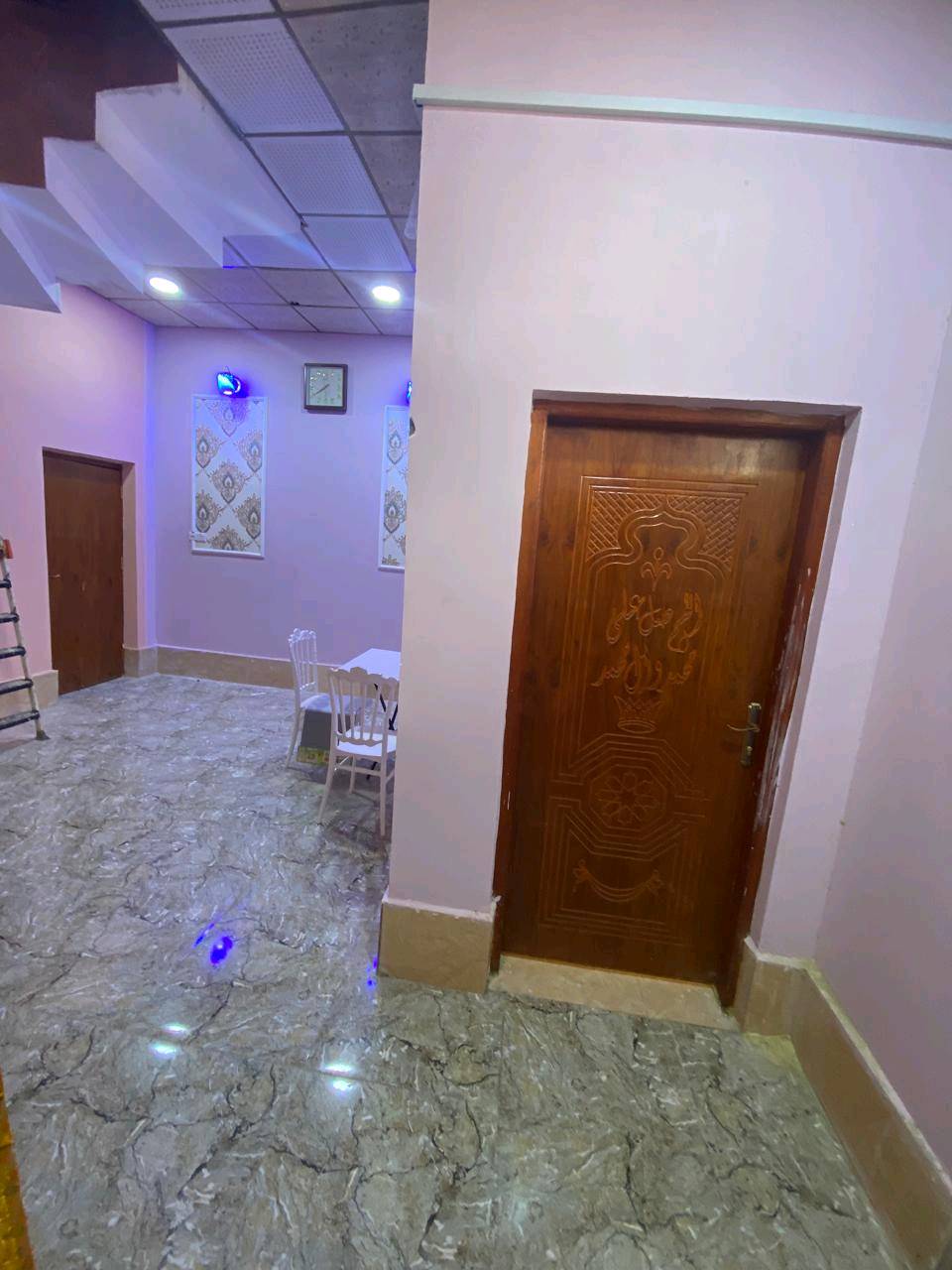 الفيروزيه شارع ١٦ 
طابو صرف زراعي المالك موجود 
المساحه ٢٧٥ على شارعين فرعيات
الطابق الأول غرفه وهول ومطبخ وصحيات 
الطابق الثاني ثلاث غرف وهول وصحيات 
ديوان او حسينية  مع طارمه ومخزن وصحيات خارجيه  بناء حديث 
السعر ١٨٠ مليون وبيه مجال ***********