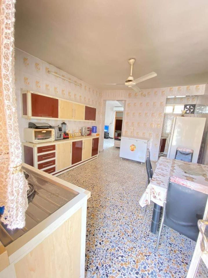 بيت في الغزالية شارع المشجر
قرب محطة وقود العراقية المشيدة 
مساحة 170 م الواجهة 8٫5 طابو ملك صرف
بناء 2011 ، طابقين 
الطابق الاول يحتوي على صالة ومطبخ  وهول وغرفة نوم وحمامين 
الطابق الثاني يحتوي على 3 غرف نوم وهول 
السعر 425 مليون وبي مجال
للاستفسار الاتصال على الرقم ***********
# مكلفة بالنشر
