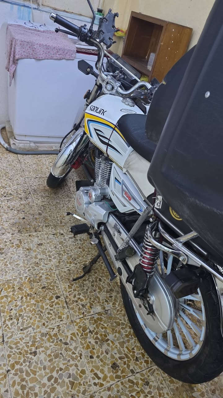 السلام عليكم شباب ماطور موديل ٢٥ سونك مكينه ١٥٠ 
شرط التحويل شرط المكينه مامفتوحه ولوحات يمي بعد ماشديتهم 
رقم نينوى 
والنضافه كدام العين تجي تشوفه بنفسك وصالنصه الاصليه ماله موجوده ختم سونك 
دبل سويج دبل بصمه 
ودهن الاديره اله كله امزويل 
سعره مليون و ٩٠٠ وبي مجال بسيط اذا ماعجبك لاتكسر بي فدوه اروحلك 💙


**إذا كنت صاحب هذا الإعلان وتريد حذفه لأي سبب، رجاءا أرسل رسالة إلى الدعم الفني**