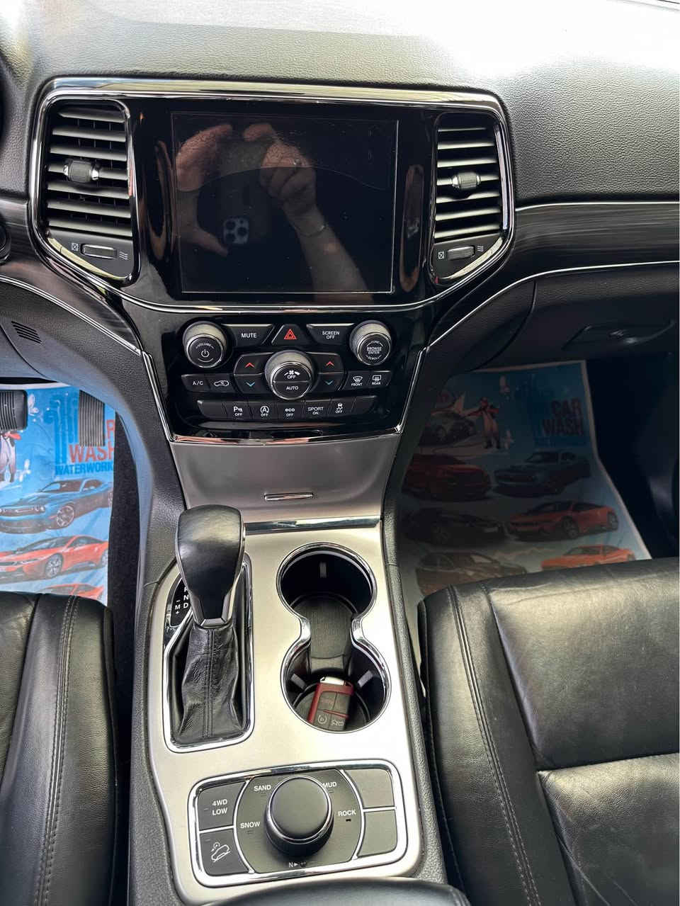 جيب 2019
لمتد
كشن حار
شاشه كبيره
تشغيل عن بعد
رادا جانبي
رادار امامي 
داخل جلد
دوسه كهرباي 
ماشيه 123 الف كيلو
بيه صبغ بل هلال مال جاملغ الخلفي شي كلش قليل
وبيها فوك الايت صفحة النفر تعدل بسيط
مكان السياره اربيل عينكاوه 
***********
*********** 
سعر 220 $ وبيها مجال بسط أربيل, العراق
