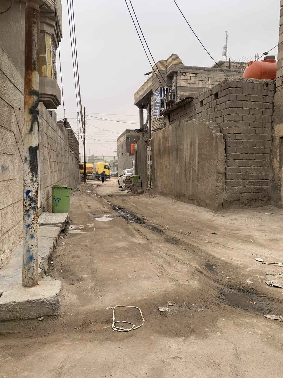 بيت للبيع قرب جامع البراك محلة للعرب بيت فرعي قريب على الشارع كلش مسافة قليلة بيتين ع شارع المساحة ١٣٠ متر البيت طابقين بي ٦ غرف الاستفسار الاتصال ع رقم البيت اصولي طابو ملك 
***********
او على رقم 
***********
