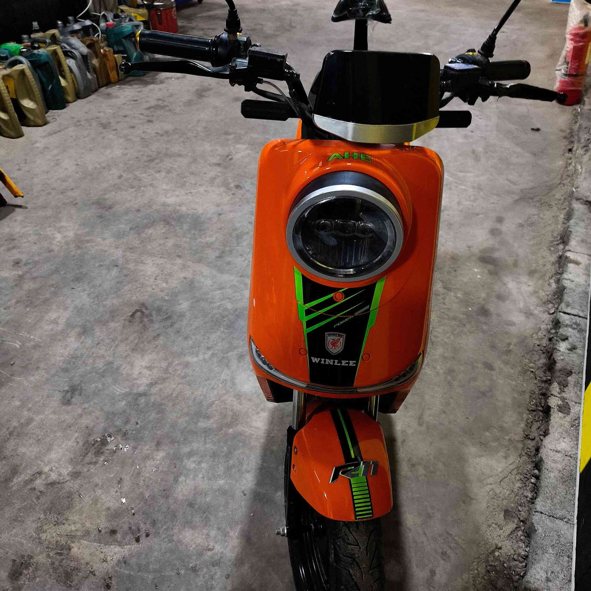 دراجة "R 11"  شحن 
نظافة ١٠٠٪  سرعتها ١٠٩ حقيقي 
صارلي شهر من مشتريها بطاريات و شاحنة ١٠٠٪
العنوان البصرة _ القبلة 
السعر  (٥٠٠ ) الف وبي مجال.
الرقم ***********
