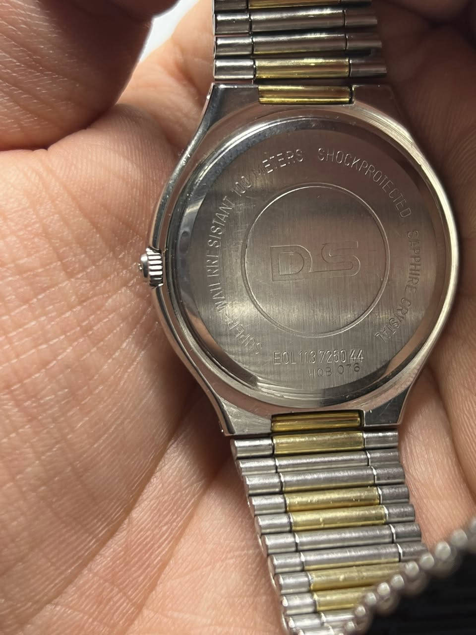 نوادر و تحفة من سيرتينا سويسري اصلي كوارتز بطارية قطر 34 ملم منفذ شهري مينا مميزة طش الرمل بلادية بالكامل نظافة ممتازة جداً

للاستفسار والحجز التواصل خاص
او واتساب ***********
