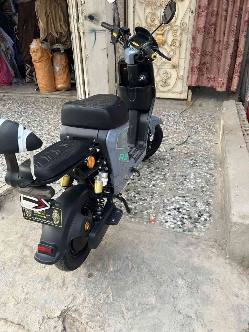دراجة شحن R9نظيفة جدا استخدام قليل بغداد لامين الثانيه     التواصل عالرقم
770 713 5039‬

المواصفات :

تمشيك 75 حقيقي

 بنظام 4 سرع

جهاز إنذار عند السرقة

قفل السرج :  البطارية

بريكات دسك هايدروليك امامي وخلفي

بطاريات 5 نظيفة استعمال خفيف 

سلة أمامية

تايرات جوبلس

اشاير يمنه يسره دبل إشارة

وبصمة تشغيل عن بعد + كارت تشغيل

شاشة تظهرلك السرعة + شحن البطاريات + خاصية الرجوع للخلف السعر500 وبيه مجال الطيبين


**إذا كنت صاحب هذا الإعلان وتريد حذفه لأي سبب، رجاءا أرسل رسالة إلى الدعم الفني**