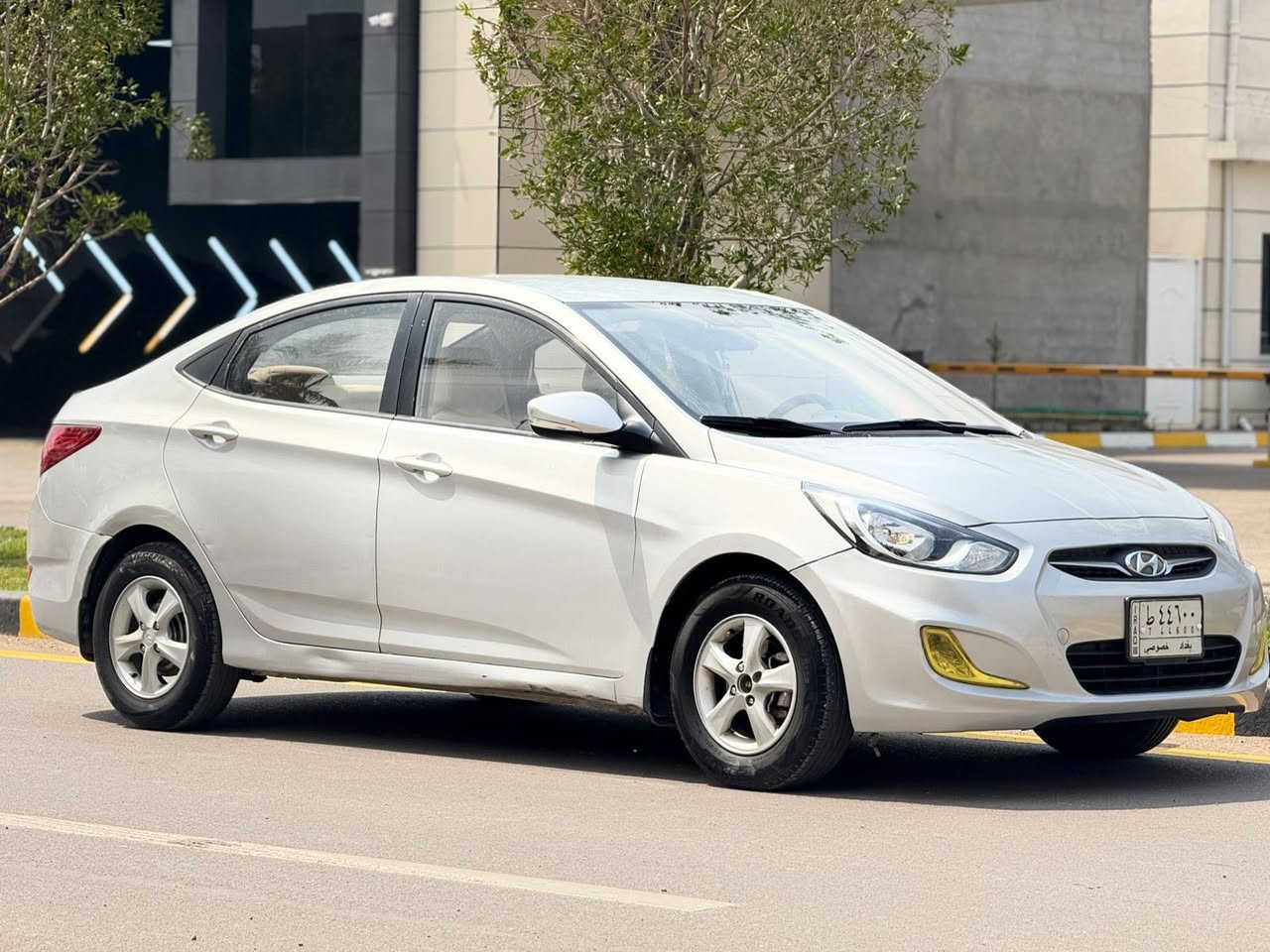 السلام عليكم
اكسنت2015 خليجي 
كفالة عامة من الصبغ والتبديل 
بيها بارد قليل كما واضح ب السونار 
كير والمكينه كفاله عامه من كلشي 
تايرات جديده 
باتري جديد 
السيارة جديده و متعوب عليها 
السياره رقم بغداد بسمي مميز 
السعر ٨٨ وبيها مجال 
لاستفسار ***********
العوان بغداد
