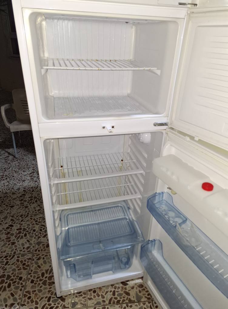 ثلاجة حجم وسط نظيفة ١٣٥ الف
موجودة داخل المجمع


**إذا كنت صاحب هذا الإعلان وتريد حذفه لأي سبب، رجاءا أرسل رسالة إلى الدعم الفني**