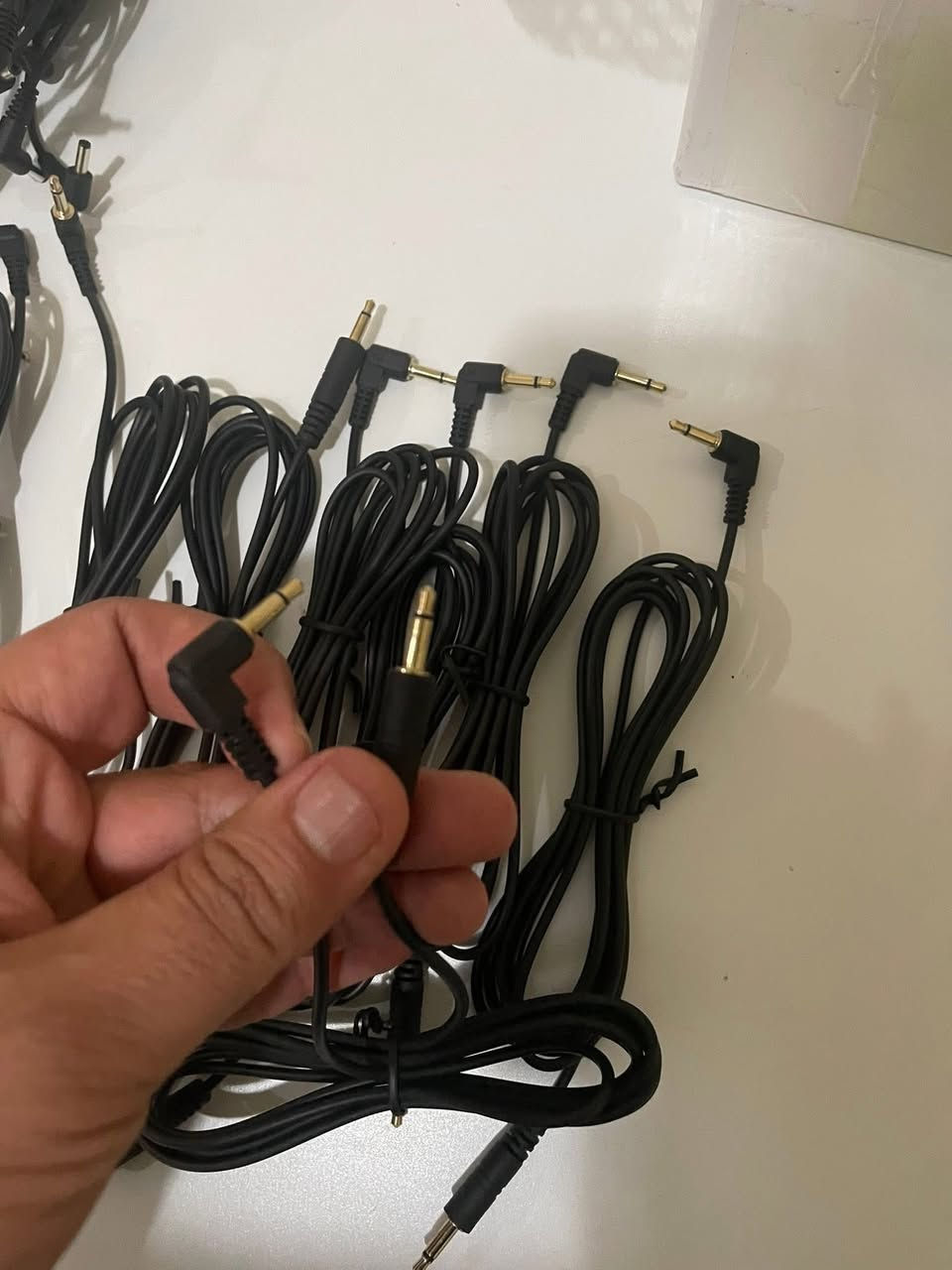 كيبلات مال صوتيات جديد لوك طول ١٨٠ سم  مجموع كل الكيبلات ٣٠ قطعة  تفاصيل موضحة  بل صور كلهم على اول تم ٢٠ الف شامل التوصيل


**إذا كنت صاحب هذا الإعلان وتريد حذفه لأي سبب، رجاءا أرسل رسالة إلى الدعم الفني**