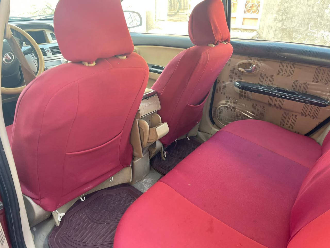 گريت ويل فولكس موديل 2012 محوره گير اوتوماتيك
تبريد شغال مكينه وگير مكفولات لا تبخير ولا تنقيص السياره سنويه باسمي رقم انكليزي السياره معايزه شي غير الترتيب ع ايدك فقط وذني الصور گبالك (((  السعر  40 وبيهه مجال  )) مكاني ((نجف - كوفه ـ شارع المطار شارع علگم)) 
وهذا رقمي ***********
