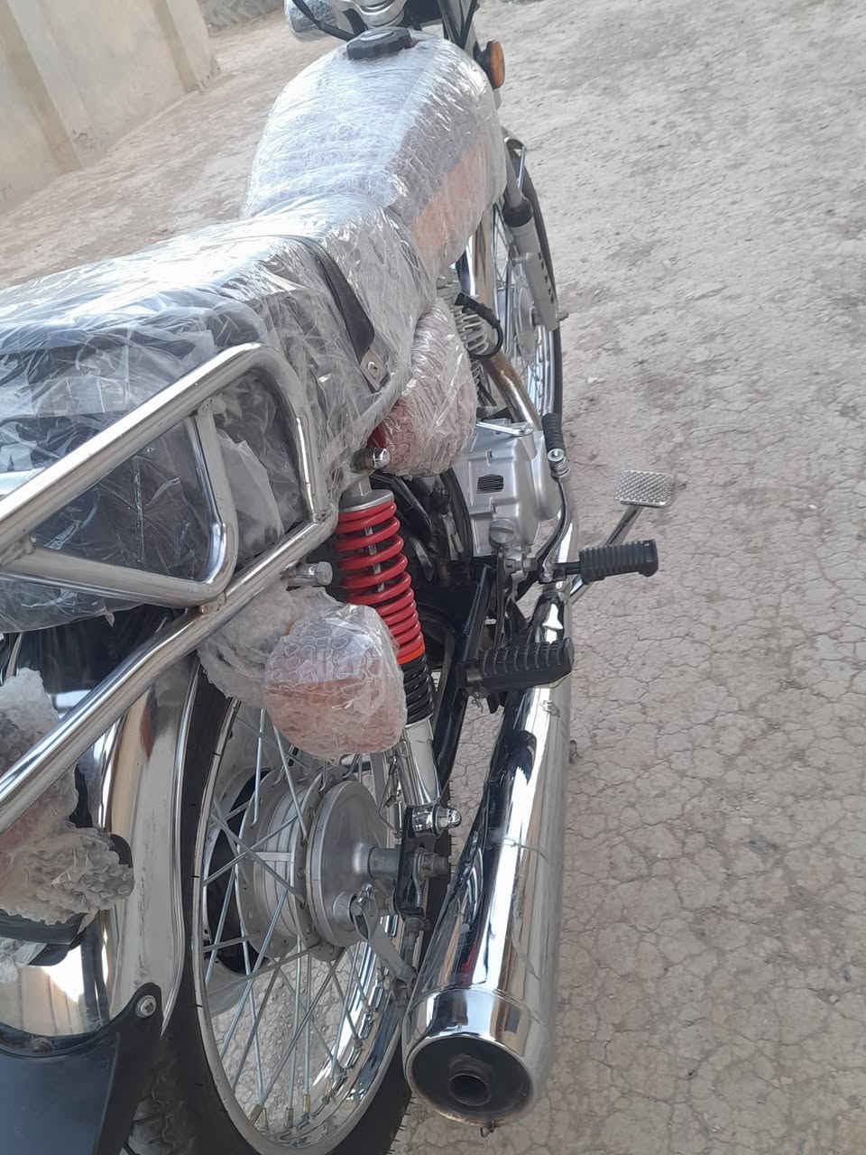 سلام عليكم 
دراجه نامه متياز للبيع مديل 25 كفاله عامه مامفتوح بيها برغي جديده كلش 
لاتصال علرقم ***********  بي واتساب
