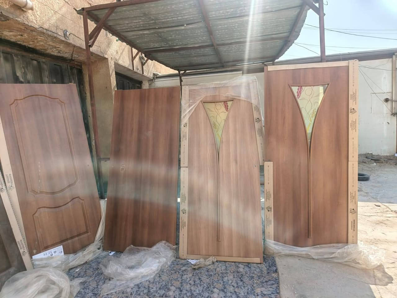 السلام عليكم اتوفر ابواب تصفيه مخازن كله جديد غير مستخدم السعر 25,000 عنوان بغداد الزع***********
