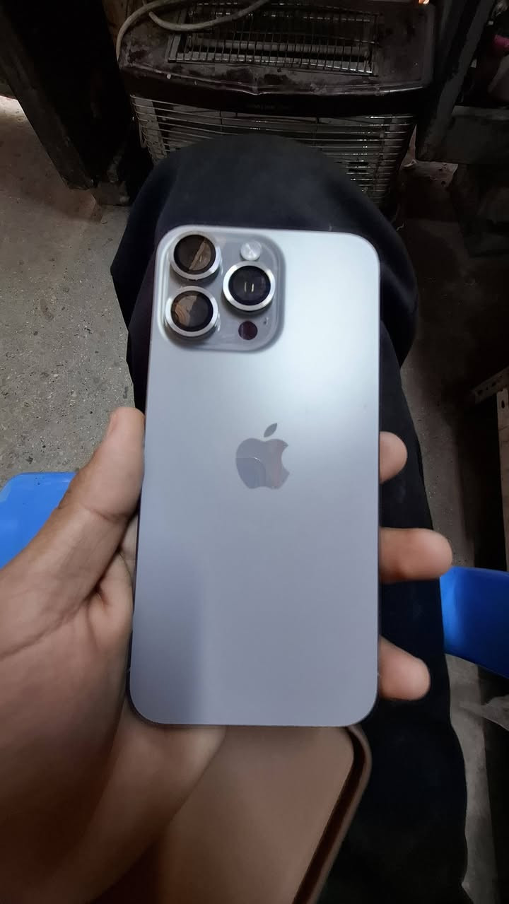 السلام عليكم
ايفون 15 برو ماكس 
الون تيتانيوم 
ذاكرى 256
بطارية 90 ابلادية 
نموذج m
الجهاز شرق اوسط 
شاحنة اصلية فقط تجي ويا الكارتونة ضايعة 
للستفسار الاتصال ***********
مكاني بغداد
