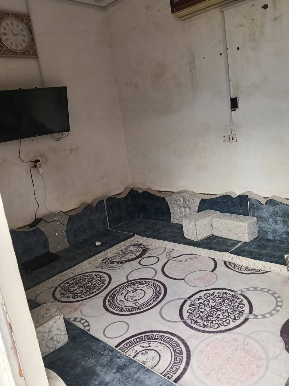 السلام عليكم بيت زراعي البيع بناصريه بحي الأمام المنتظر عج خلف مجلس المحافظه مساحة البيت 100 البيت صب وكامل صاله واستقبال وغرفه وصحيات وماي ومجاري وكهرباء البيت نضيف وبناء حديث ومابي اي نقص وشارع تبليط وعالي عن شارع ومنطقه راقيه شراي يتصل بهاذه رقم *********** المعرفه تفاصيل سعر وتفاصيل شراء
