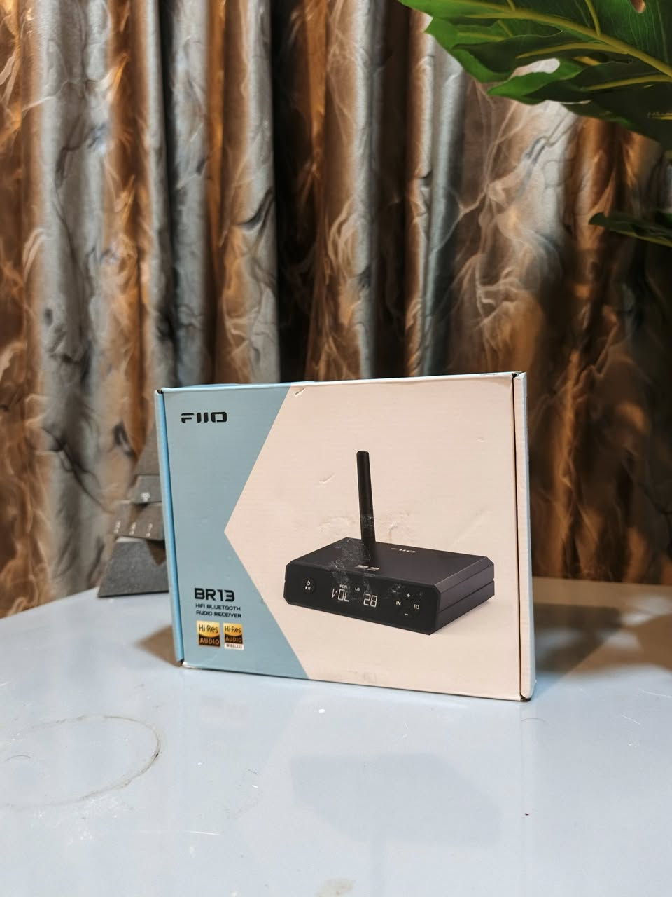 السلام عليكم ورحمة الله وبركاته
عندي هذا الجهاز و الكيبل للبيع جدد غير مستخدمات 

هذا الجهاز هو FiiO BR13، وهو باختصار عبارة عن مستقبل بلوتوث عالي الدقة (Hi-Res Bluetooth Receiver). وظيفته الأساسية هي تحديث أنظمة الصوت القديمة وتحويلها إلى أنظمة ذكية تدعم البلوتوث بأعلى جودة ممكنة.
جهاز جديد غير مستخدم


**إذا كنت صاحب هذا الإعلان وتريد حذفه لأي سبب، رجاءا أرسل رسالة إلى الدعم الفني**