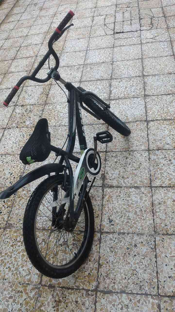 السلام عليكم بايسكلات بناتي وياباني للبيع
بناتي السعر 100                     ياباني السعر 95
حجم 26موديل 2014
نضيف %100 والله 
                بايسكلات كامل ما بي شيء
مكان كوت داموك شارع الصيدليه قديم او مركز الشهداء
الاستفسار تعال خاص او رقم ***********
