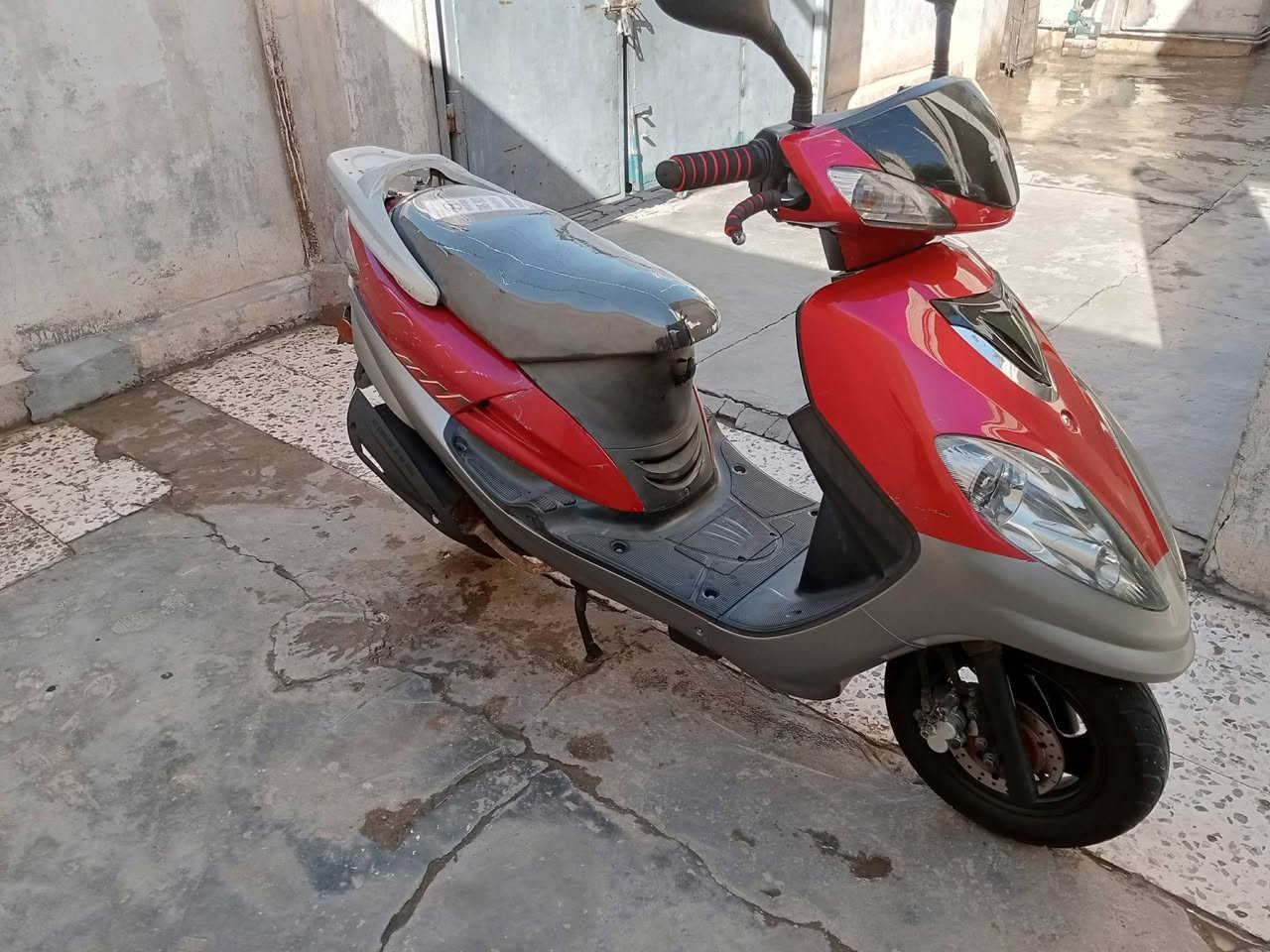 #ياالله السلام عليكم اخوان
دراجه سايم ابو عيون مكينتها فول نعومه ونشاط وحلوه الدراجه بفضل الله مال جناي وكشر مثل ماموضحه بالصور وبلاديه كهربائيات كلها شغاله نكره صلف. وهندر تايرات جدد والدراجه جاهزه مناقصها شيء 
 السعر600وبيها مجال للطيبين وبيك خير وادلل 

هــ(***********)
