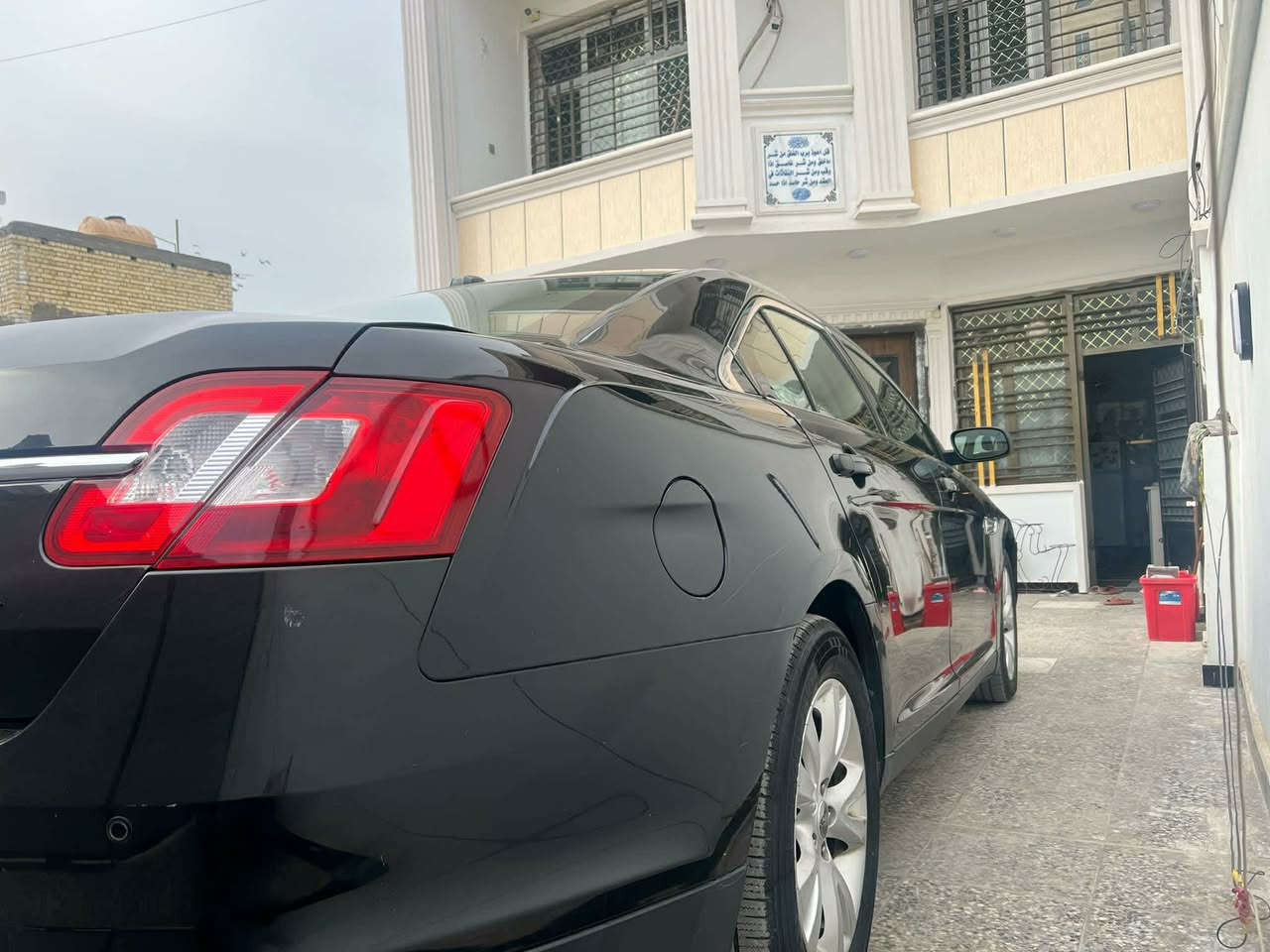 السلام عليكم
فورد تورس 
موديا2011 لون اسود
رقم  جديد اربيل بأسمي
مكفولة كفالة عامة من الصبغ والتبديل وكير ومحرك وصدر وتايرات وتبريد وكلشي 
سيارة جديدة وجاهزة
فول تحكم ستيرن
لايت زنون
كشن كهرباء 
داخل اسود +رصاصي

ويل ١٩
سكيورتي بيبان
وباقي المواصفات المعروفة
السعر115//  دفتر و15ورقة وبيها مجال
مكاني بغداد

موبايل ***********
          *********** واتساب
