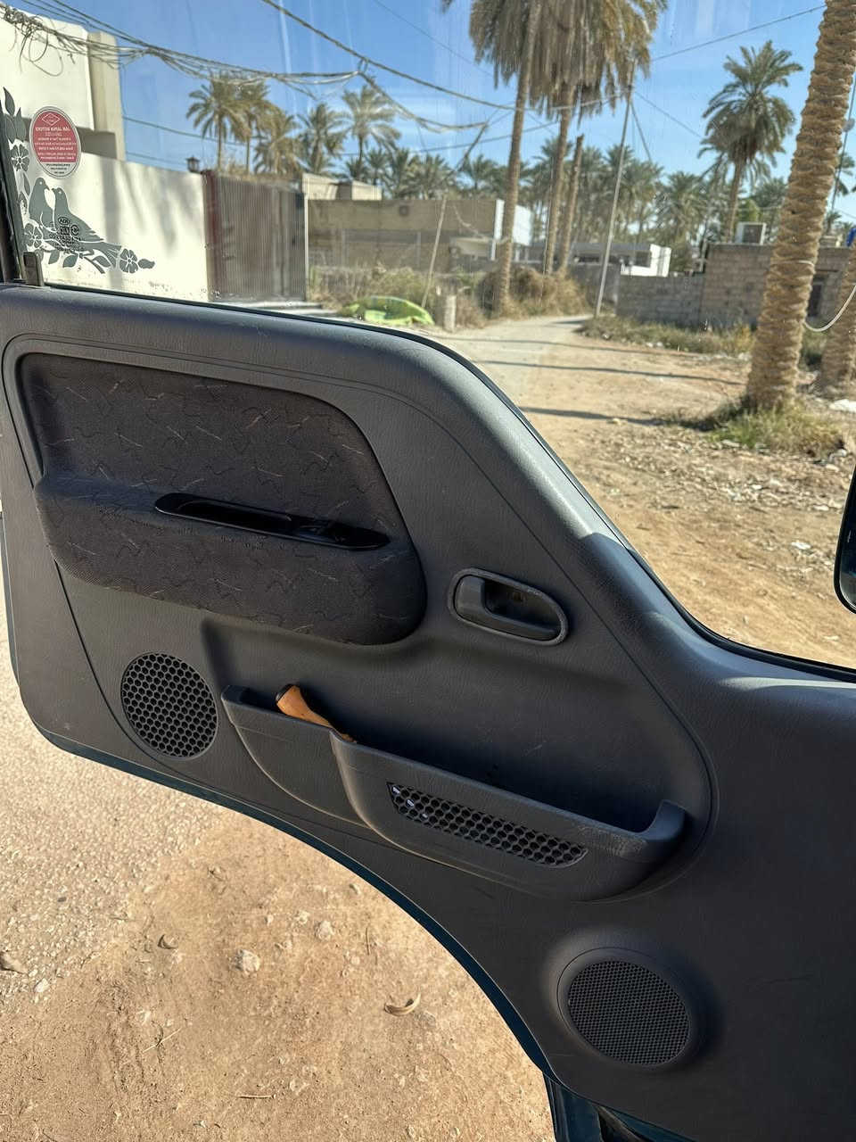 من رخصه الادمن كيا ام عيون للبيع مديل 2001
 السياره نظيفه على وضع الشركه مثل ماتشوف بلصور قطره صبغ مابيه  المحرك مالته خير من الله 
وكير مكفولات مداور ثاني يوم ام الحاكيه 
السياره كارتون سعره 83 وبيه مجال للشراي 
للتواصل ***********
