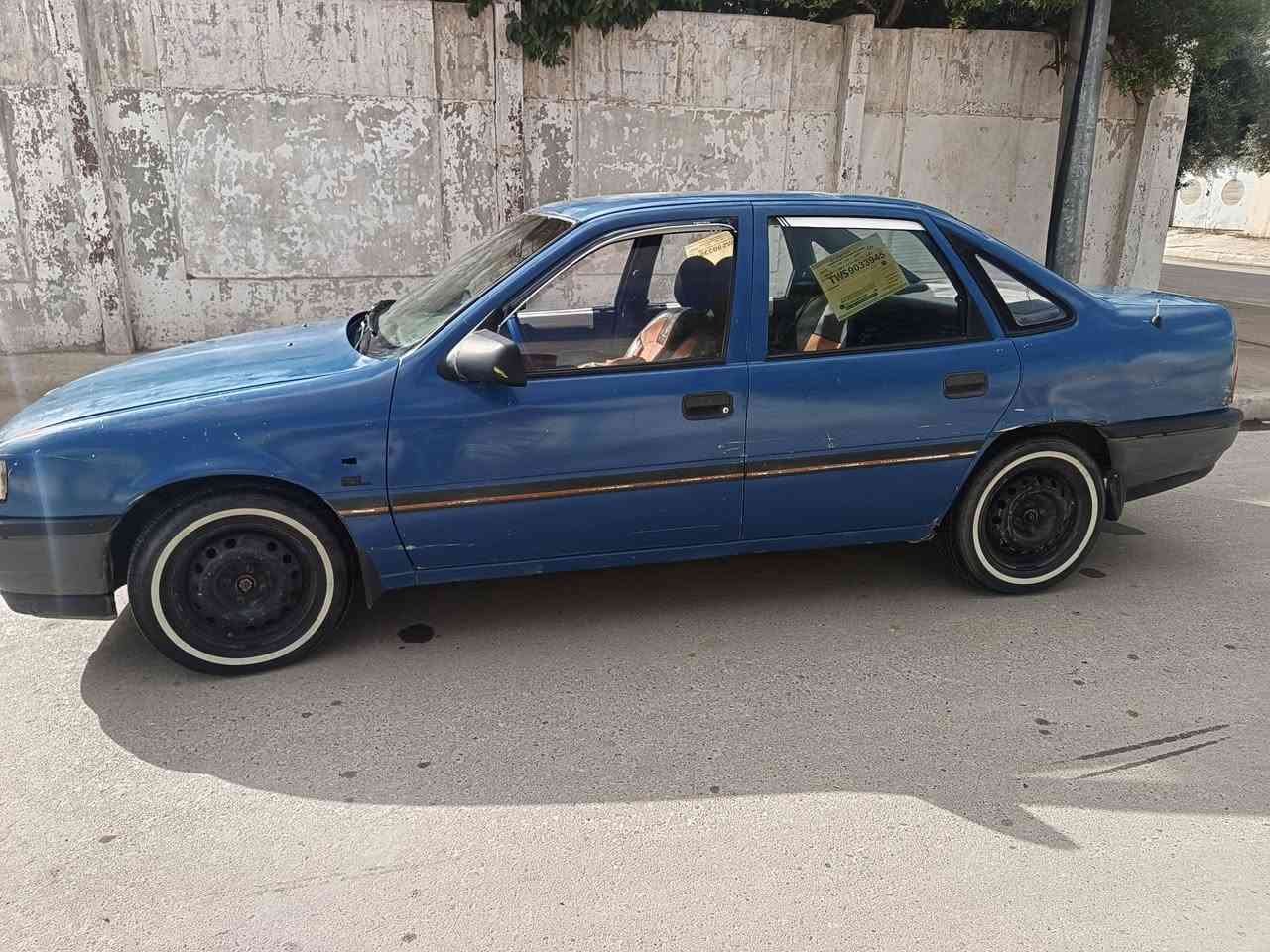 السلام عليكم عندي سياره فكتره للبيع موديل 1991 حجم 16 شرط تحويل نضيفه السعر 38 للتفاصيل أكثر اتصال ع رقم الهاتف *********** .
