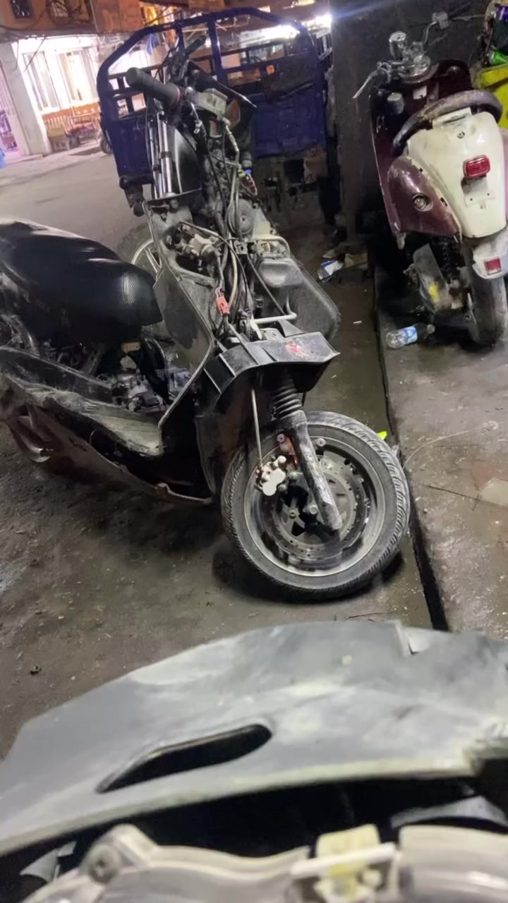 سلام عليكم شباب دراجه سكنس فحل شلعه شك لكاع بوشه ٥٨ونص نكره بكل وكت نوزل للبيع او مراوس بدراجه ثانيه مكاني بغداد اعضميه ***********
