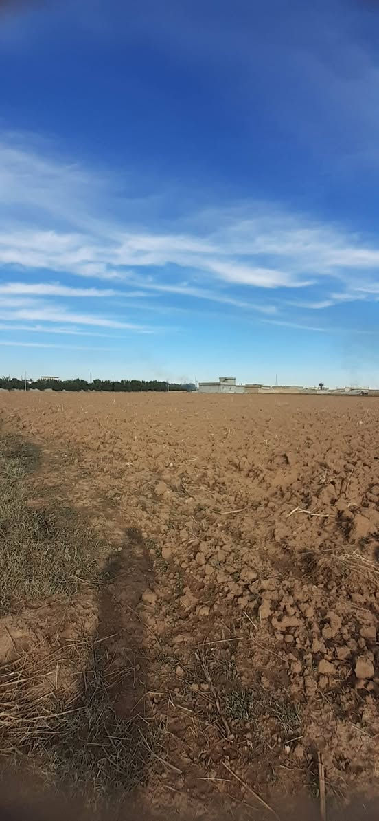 السلام عليكم
عندي 3 دوانم وربع للبيع زاعيه+سكن وتوجد في منتصف القريه موقع مناسب متوفر كامل خدمات ماء وكهرباء وتبليط موقعه: كركوك-قره تبه
 والاستفسار
***********
