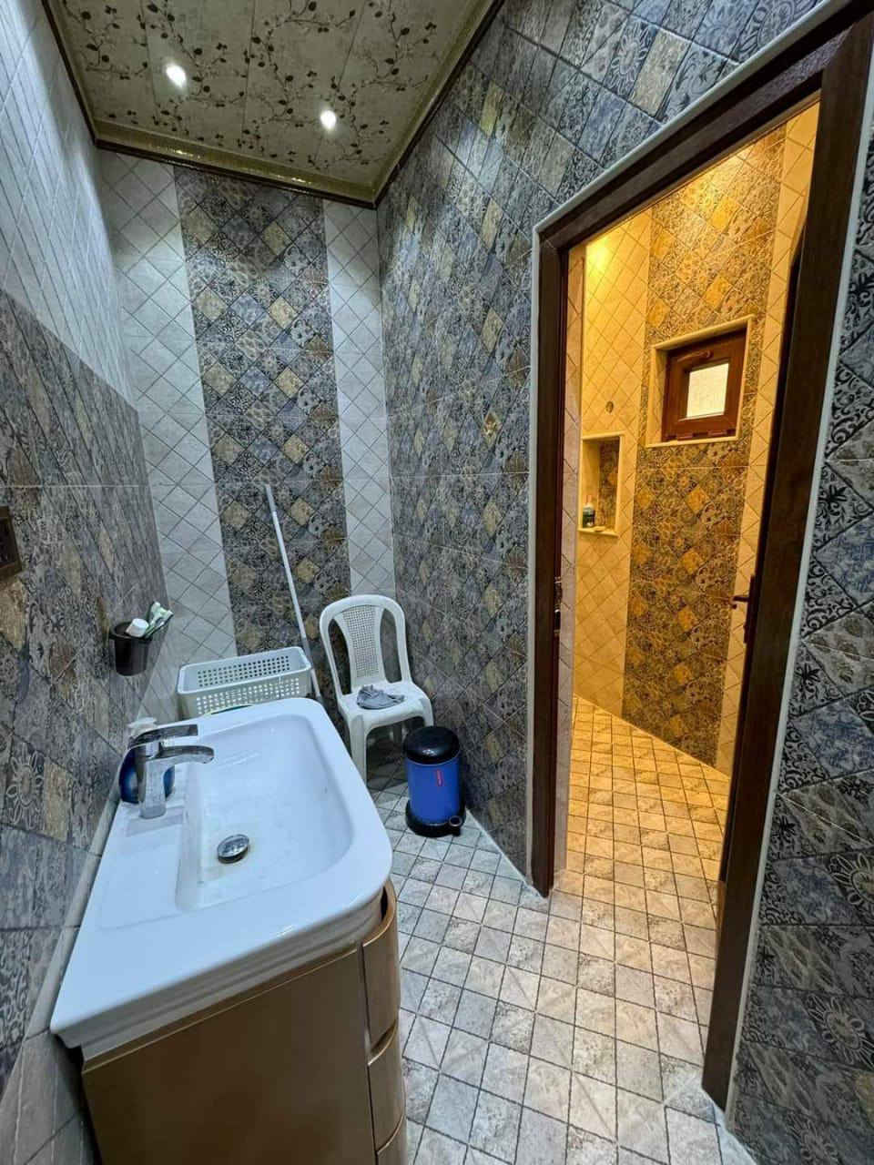 دار للبيع طابو صرف

المساحه ٢٥٠ متر

الواجهه ١٠ متر

بناء حديث
مقابيل دار متنزه
٤ غرف نوم وصاله عدد٢

وهول عدد٢

ومطبخ عدد٢

ومجمع صحيات عدد ٤

وحديقه وكراج سياره

العنوان/ شارع ٨٠ كربلاء

خلف تجاري يبعد عن شارع العام ١٠٠ متر

المنطقه مخدومه مجاري

***********
***********

او مراجعة مكتبنا شارع ٤٠ مقابيل حلويات السمؤال
