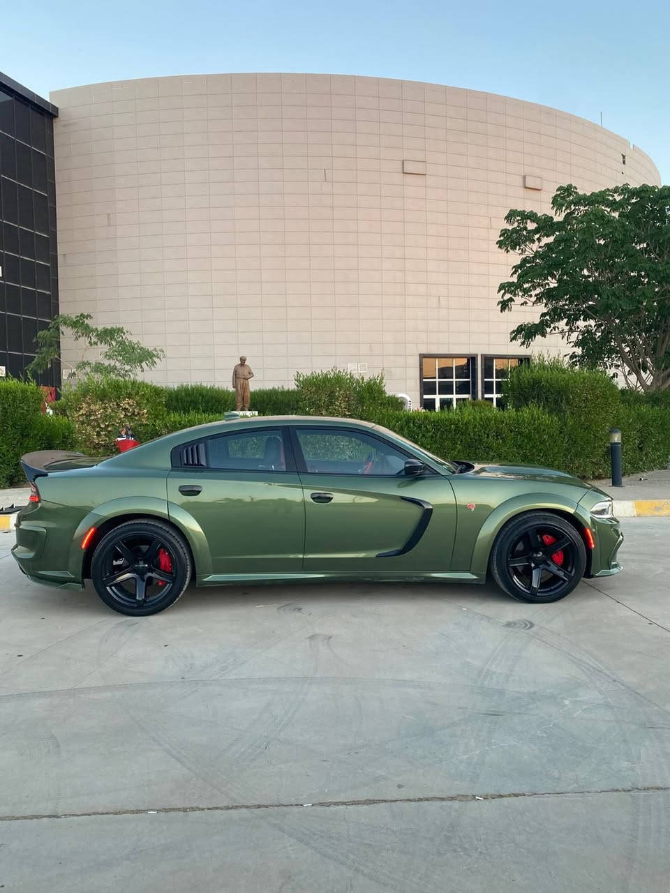 سلام عليكم جارجر 2022 فئت SXT
لون زيتوني مميز 
ماشيه 106 الف كيلو 
المواصفات 
شاشه كبيره 
تشغيل عن بعد 
محدد سرعه
كشنات كهربائيه مع هيتر 
ستيرن تدفئه
مري هيتر 
حساسات خلفيه 
كامره دواره
بصمه 
ابواب بصمه 
اشاره ترحيب عند اقتراب
مكينه 3.6
ويل حجم 20 
تبريد قطعتين 
تبريد خلفي 
كشن حظن
رادارات جانبيه 
تحكمات استيرن 
بعد بيها مواصفات معروفه 
مكان سياره اربيل باسمي تحويل ثاني يوم 
بيها فقط 2 قطع صبغ بدون دواخل 
سعر 227 اتصال ***********
