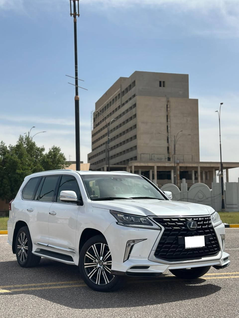 LEXUS ls 570
سياره جديد جديد 
لكزز Lx 570 سوبر سبورت
 السياره كفاله عام
موديل  2021 اصل 
بل باكيت انضف لكزز 
خمس كامرات 
حساس خلفي امامي 
رادار 
رادار نقطه عمياء
داخل مشمشي
كشن كهرباء خزن
كشن تدفأه تبريد 
محرك ٨ سلندر ٥٧٠٠ 
سلايد 
سماعات بالتكم والباب الخلفي 
شاشات خلفيه
تبريد منفصل 
بردات جانبيه 
جكات 
باب خلفي كهرباء 
كير محرك كهرباء كله بشرط الفحص مكفول 
السياره كلش نظيف وترايها كلش ناعم 
السياره بدون تبديل بدون صبغ بدون فتح 
كفاله عام من كلشي 
مكان السياره بصره 
سنويه ل 2029 تحويل ثاني يوم 
رقم الهاتف للتواصل ***********
