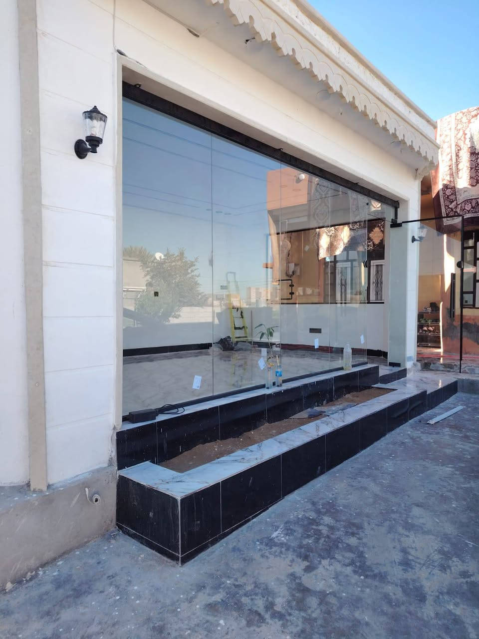 مستعدون لعمل كافه انواع الزجاج الحراري تركيب
الجامخانات والواجهات الزجاجيه نوع الزجاج( 10ملم حراري) ويوجد أيضاً كافه انواع الزجاج وكل الاوان يوجد ابواب وشبابيك المنيوم حسب الطلب ومحجرات الدرج 
للاستفسار الاتصال او المراسله ***********
