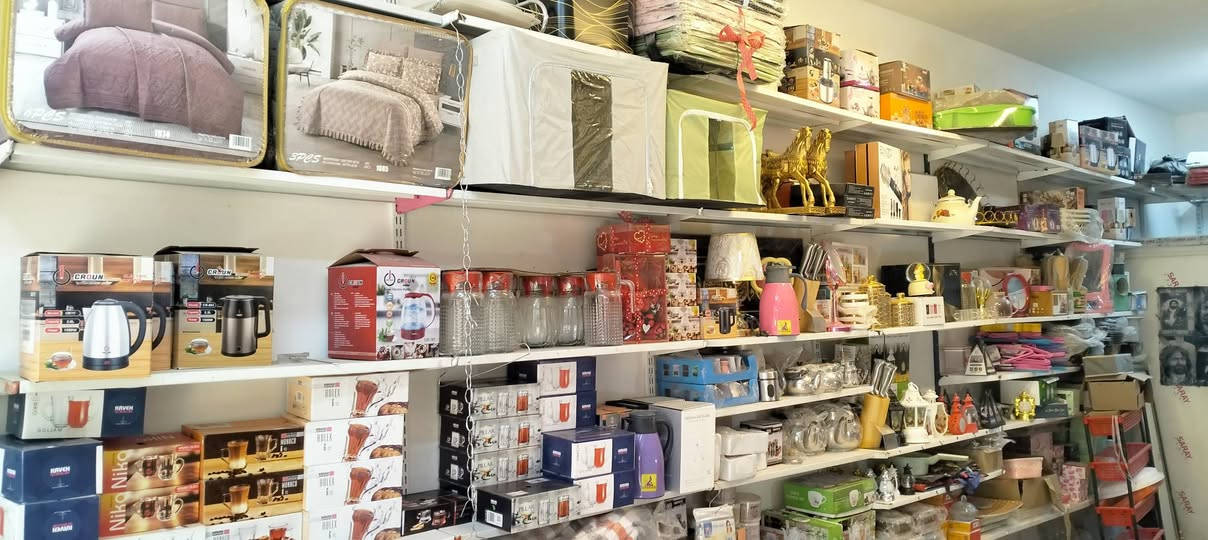 #للبيع محل مواد منزليه ومفروشات 
مدينه الصدر مقابيل مركز الصحي شارع سوك المدينه 

محل (طول 10متر والعرض 3متر )
محل متكامل السلعه 
 السعر مناسب جدا .
***********
