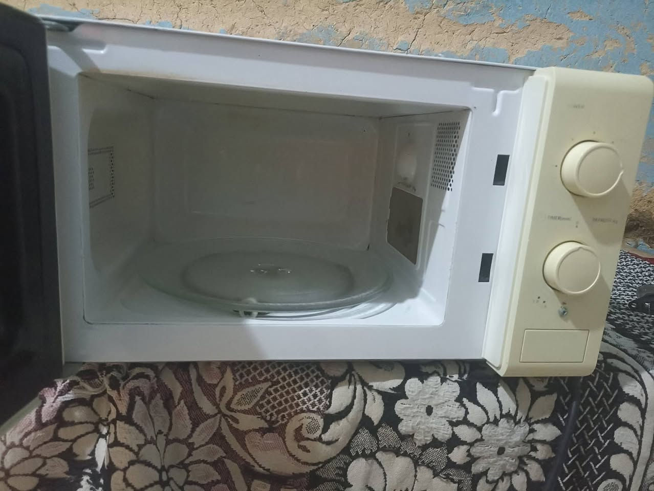 ميكرويف ديكسون وارد الكويت 22لتر 
السعر 2600عليه ضمان استخدام  
01032328538


**إذا كنت صاحب هذا الإعلان وتريد حذفه لأي سبب، رجاءا أرسل رسالة إلى الدعم الفني**