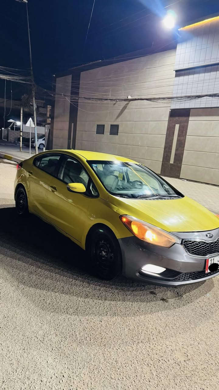 سلام عليكم فورتي موديل 2015 السياره وارد امريكي مكينه 1800 دوش شادها جديده قبل شهر السياره باسمي بيها حادث بابتين جهت السايق ومبدلات اصلي رايدها 112 وبيها مجال للشراي مكاني بغداد رقم ***********
