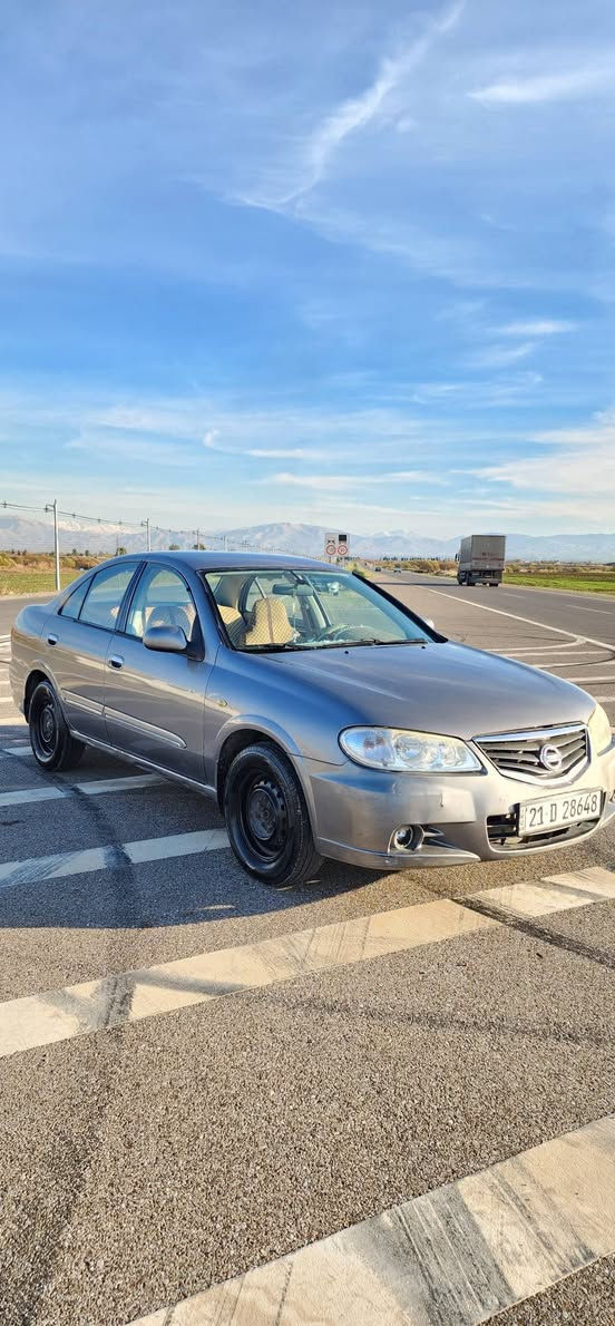 بۆ فرۆشتن
نیسان سەنی یابانی 
مۆدێل:2010
گێڕ ئۆتۆماتیک 
گێڕ و مەکینە و کارەبای و تەبرید و تەقە و ڕەقە و تەحویل و غەرامە بەشەرت 
سێ پارچەی بۆیاخە و کەمێک کاڵبوونەوەی هەیە 
***********
