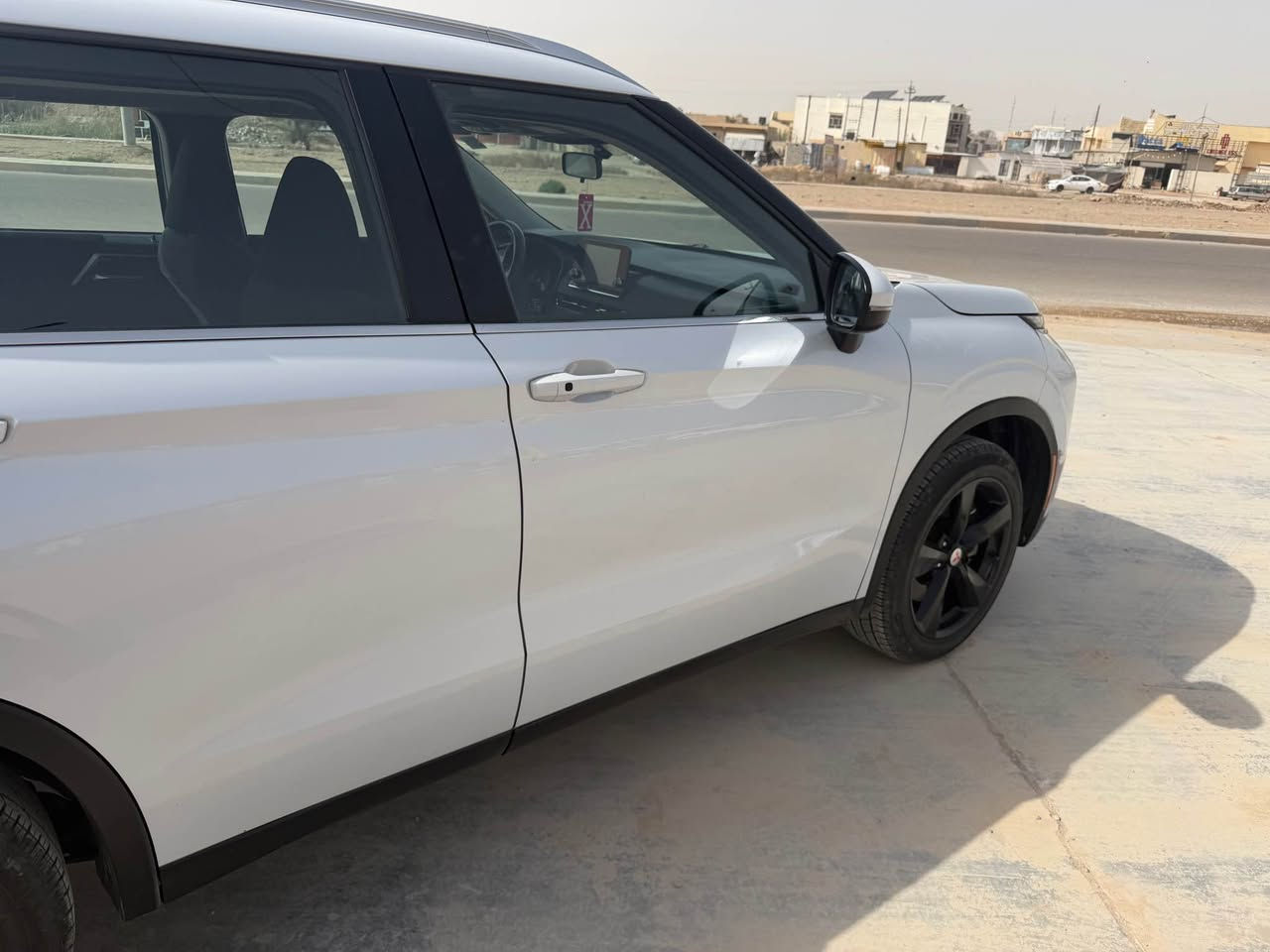 اوتلندر 2023 ابيض 
سعر : 230 وبيها مجال
اللون : ابيض
حجم المحرك : 2.5L (4.سلندر)
ملاحطة السيارة : حادث امامي بيها صبغ بنيد + جاملغ امامي 2 باغة وصندوق السيارة طخة بسيطة يمي 
سياره مرقمه جاهزه بأسمي
المواصفات : 
سقف بانوراما 
ابواب بصمة
‏‎بصمة تشغيل 
‏‎شاشة كبير لمس
كاميرا
هاند بريك بصمة
اوتو هولد (𝐀𝐔𝐓𝐎 𝐇𝐎𝐋𝐃)
اوتو ستارات (𝐀𝐔𝐓𝐎 𝐒𝐓𝐀𝐑𝐓)
اوتو ستوب (𝐀𝐔𝐓𝐎 𝐒𝐓𝐎𝐏)
‏‎رادار خلفي (التحذير من الاصطدام)
‏‎حساسات خلفي 
نظام (𝐄𝐂𝐎)
نظام (𝐍𝐎𝐑𝐌𝐀𝐋)
نظام (𝐒𝐏𝐎𝐑𝐓)
نظام (𝐒𝐇𝐎𝐖 𝐧𝐨/𝐨𝐟𝐟) 
نظام (𝐌𝐔𝐃&𝐒𝐀𝐍𝐃) 
‏‎تحكمات استيرن 
‏‎كشنات هيتر
‏‎تبريد لمس
‏‎تبريد مركزي  
‏‎لايتات (𝐋𝐄𝐃) عدسة زينون
‏‎بلوجكترات (𝐋𝐄𝐃)
‏‎بكلايتات (𝐋𝐄𝐃)
‏‎ويل كروم حجم 19
تلفون ***********
تلفون ‭0780 035 4682 بلاد, صلاح الدين
